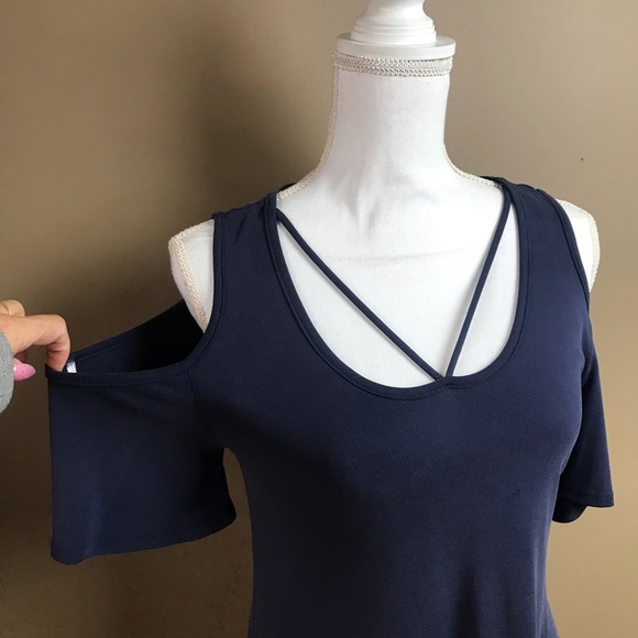 🎄 New Francesca’s Alya Cold Shoulder Dress Blue XS - Picture 3 of 5